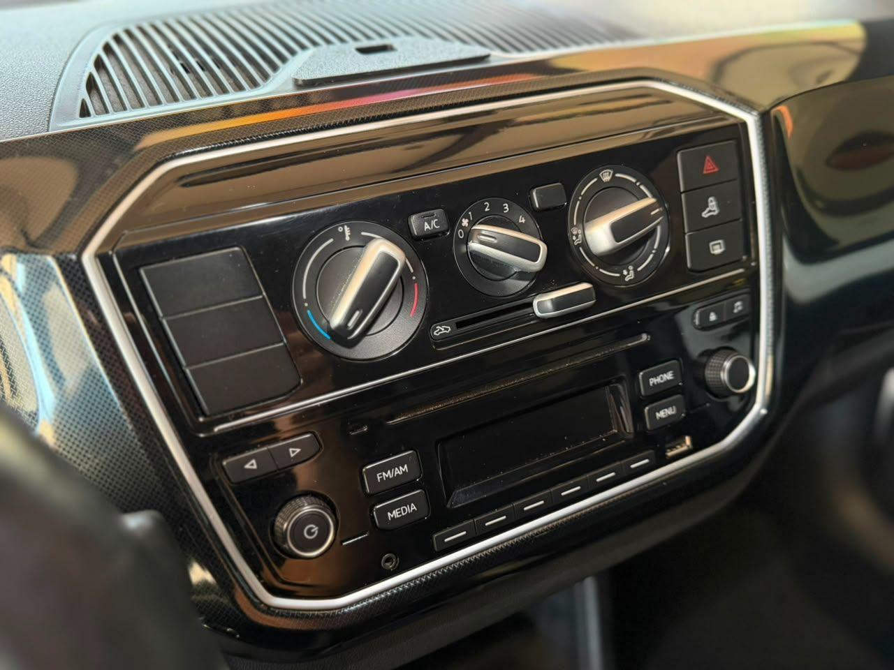 VOLKSWAGEN UP - Foto