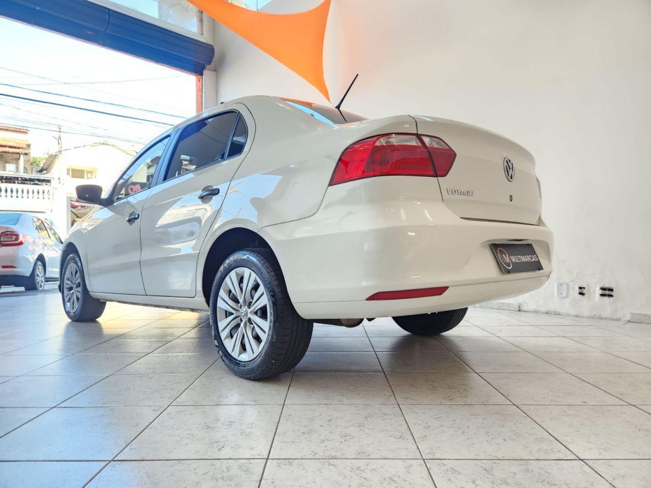 VOLKSWAGEN Voyage - Foto