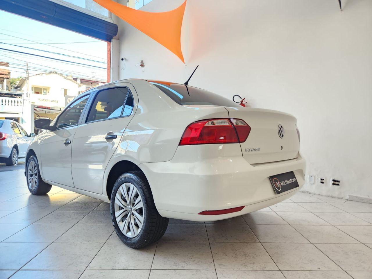 VOLKSWAGEN Voyage - Foto