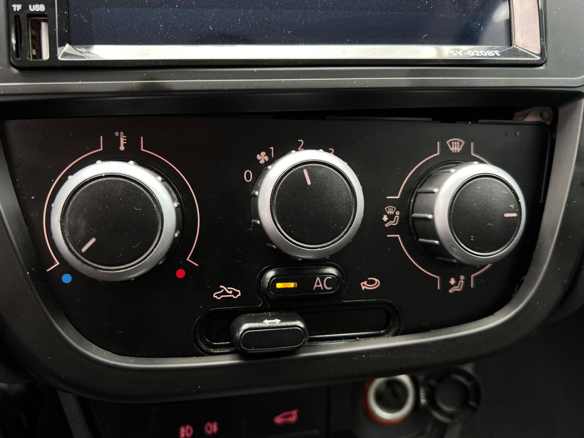 VOLKSWAGEN Voyage - Foto