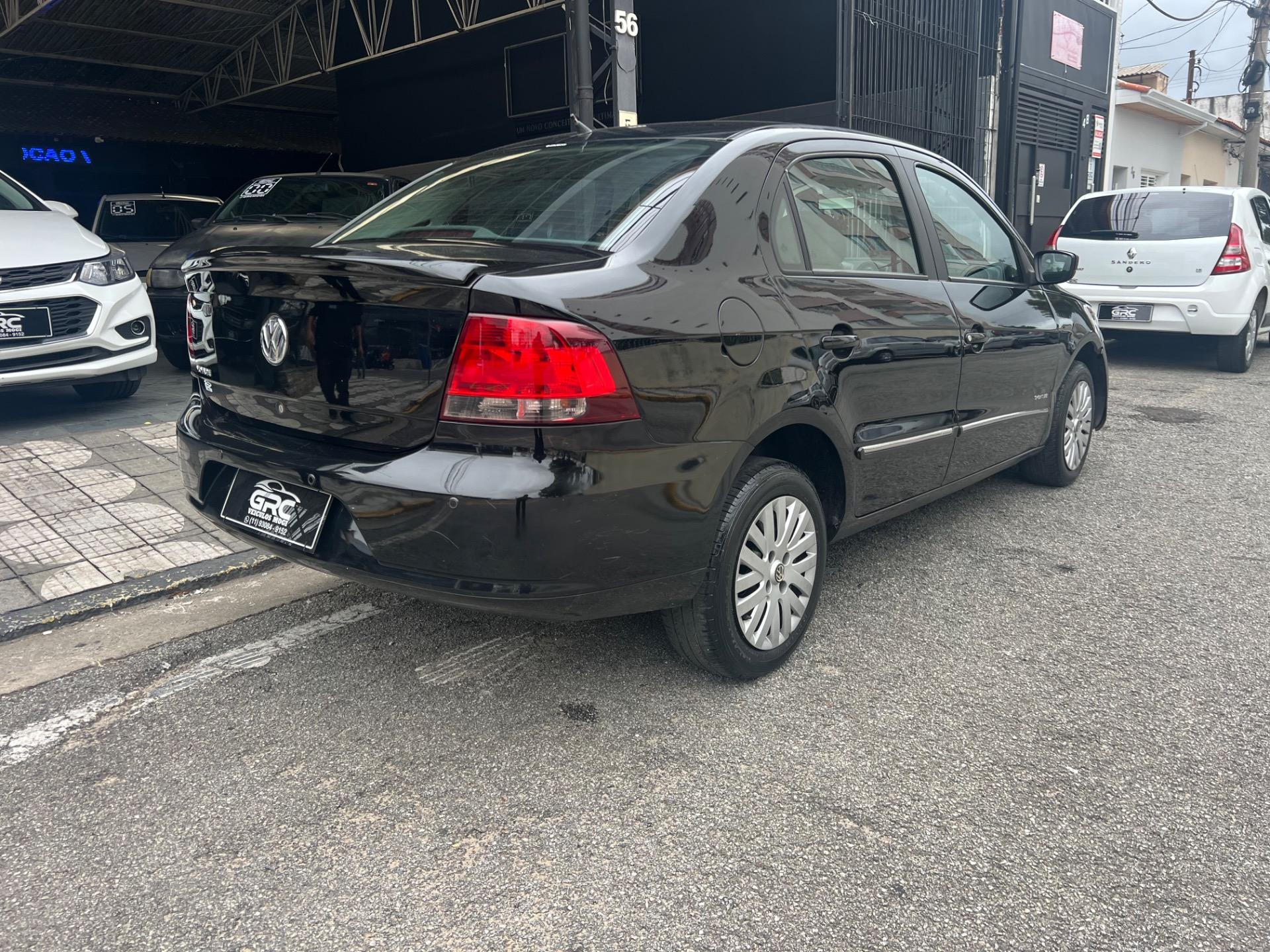 VOLKSWAGEN Voyage - Foto