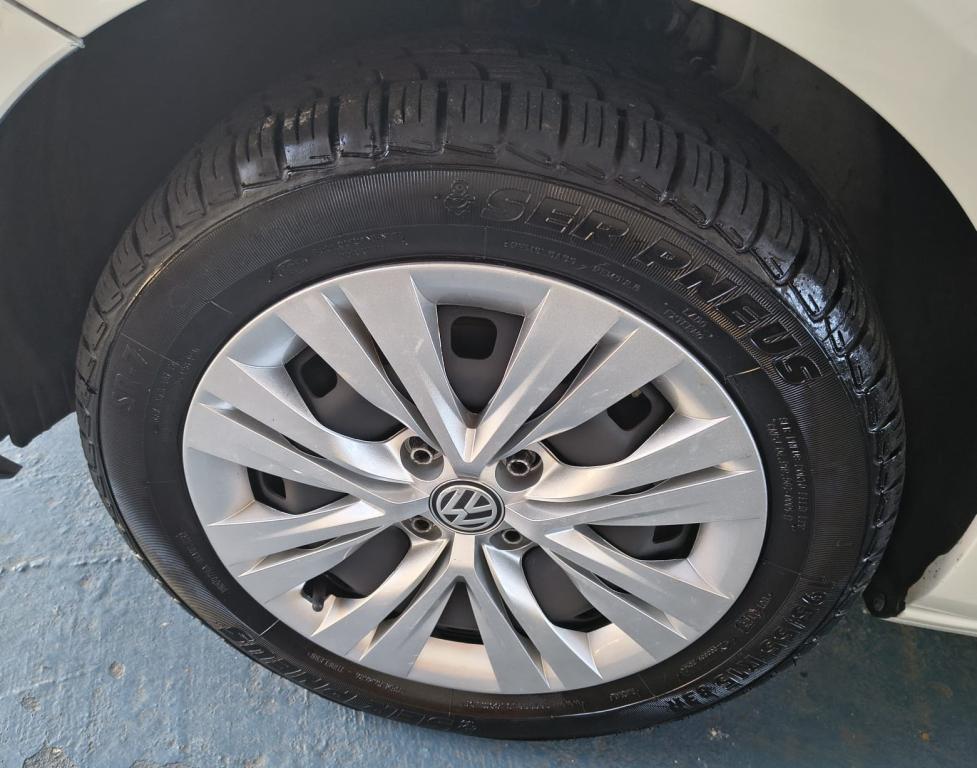 VOLKSWAGEN Voyage - Foto