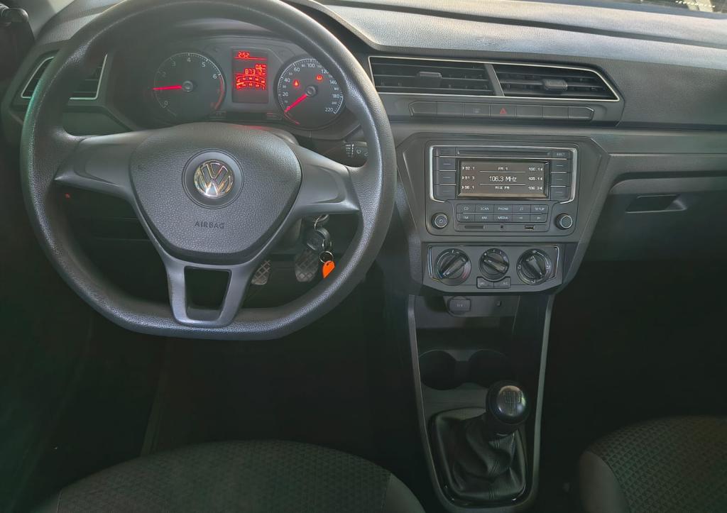 VOLKSWAGEN Voyage - Foto