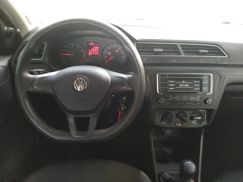VOLKSWAGEN Voyage - Foto