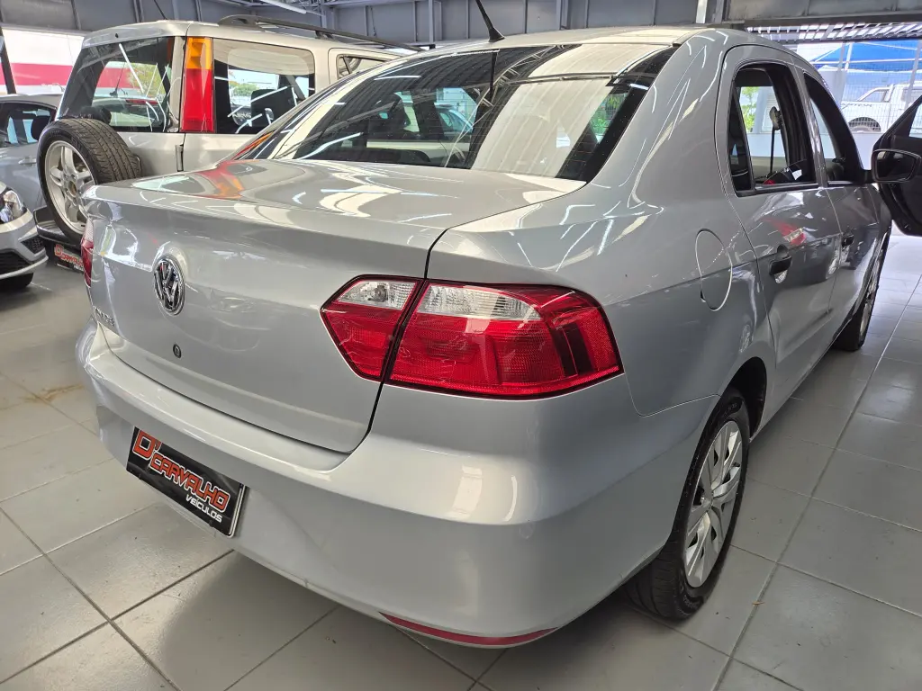 VOLKSWAGEN Voyage - Foto