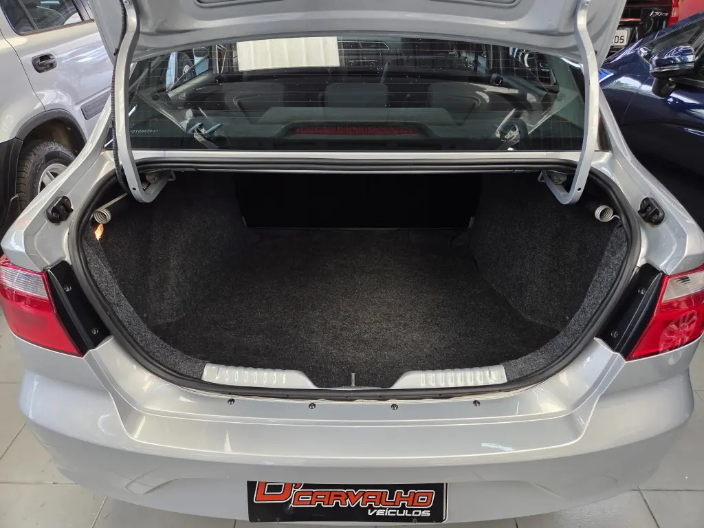 VOLKSWAGEN Voyage - Foto