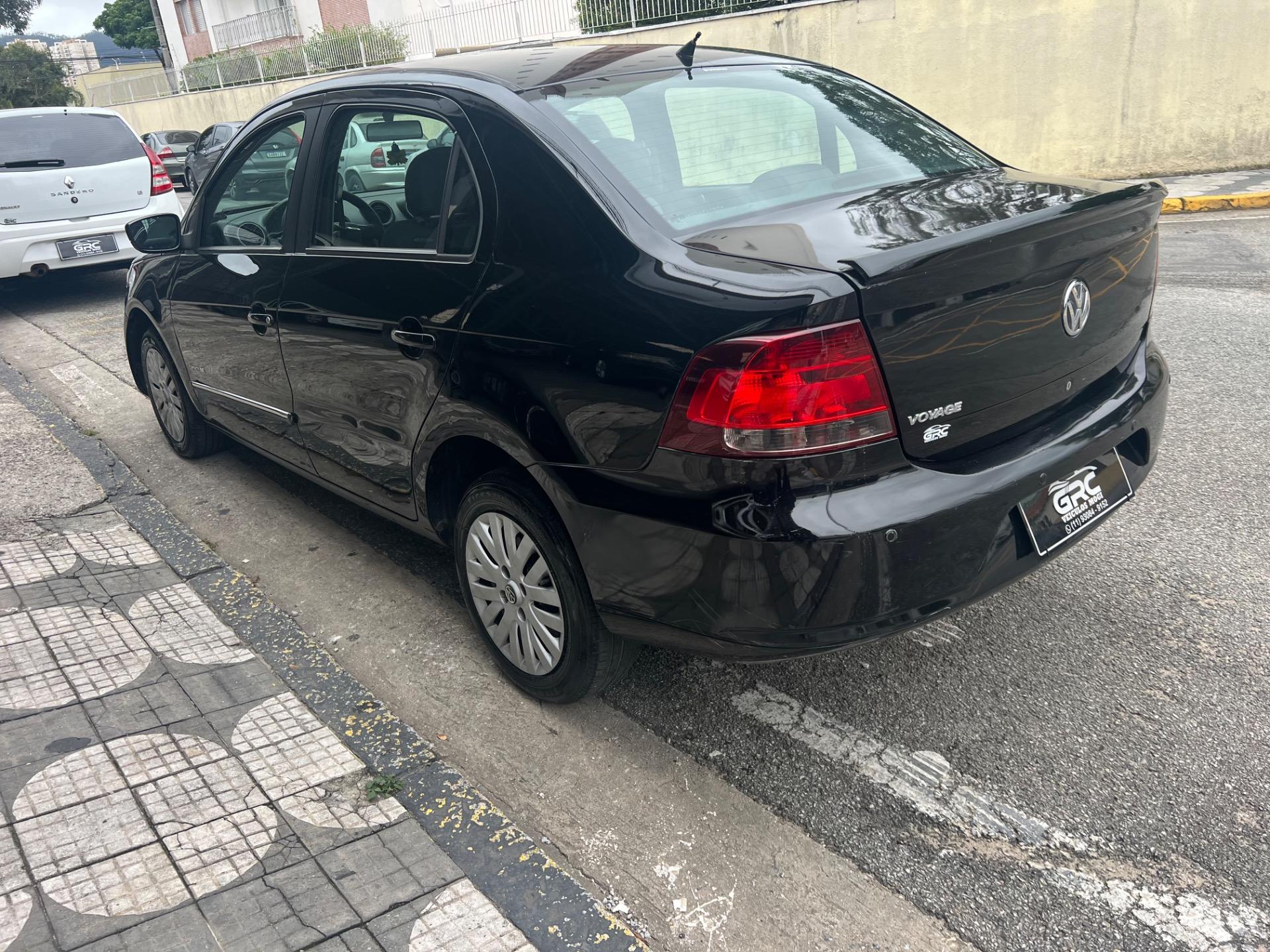 VOLKSWAGEN Voyage - Foto