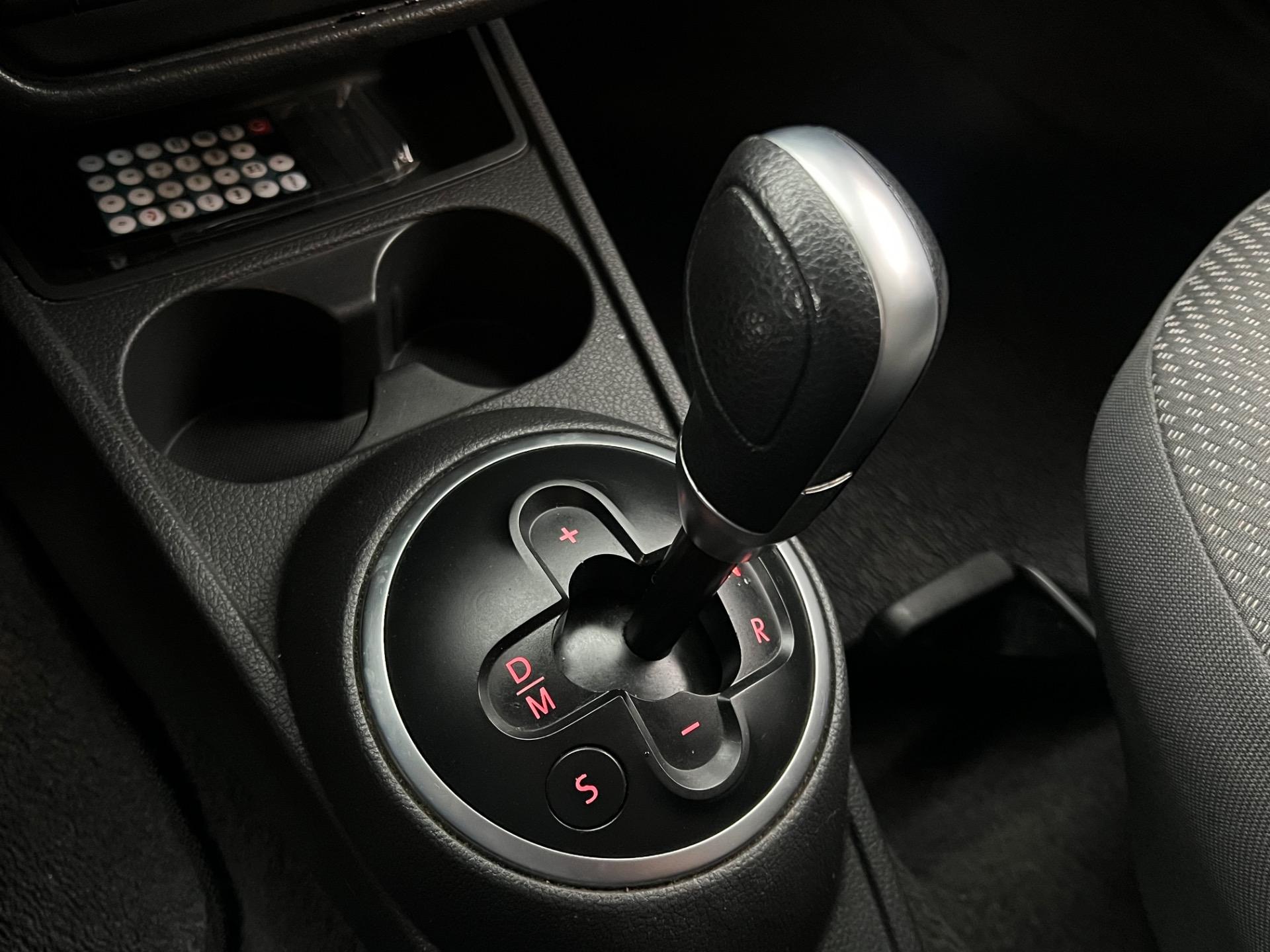 VOLKSWAGEN Voyage - Foto