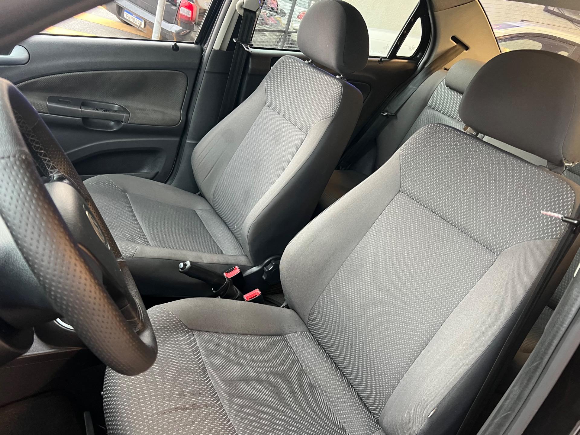 VOLKSWAGEN Voyage - Foto
