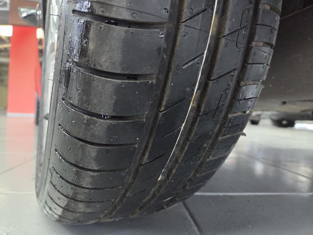 VOLKSWAGEN Voyage - Foto