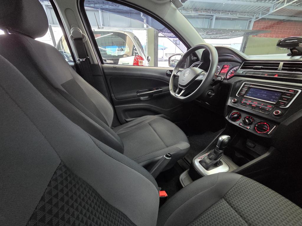 VOLKSWAGEN Voyage - Foto