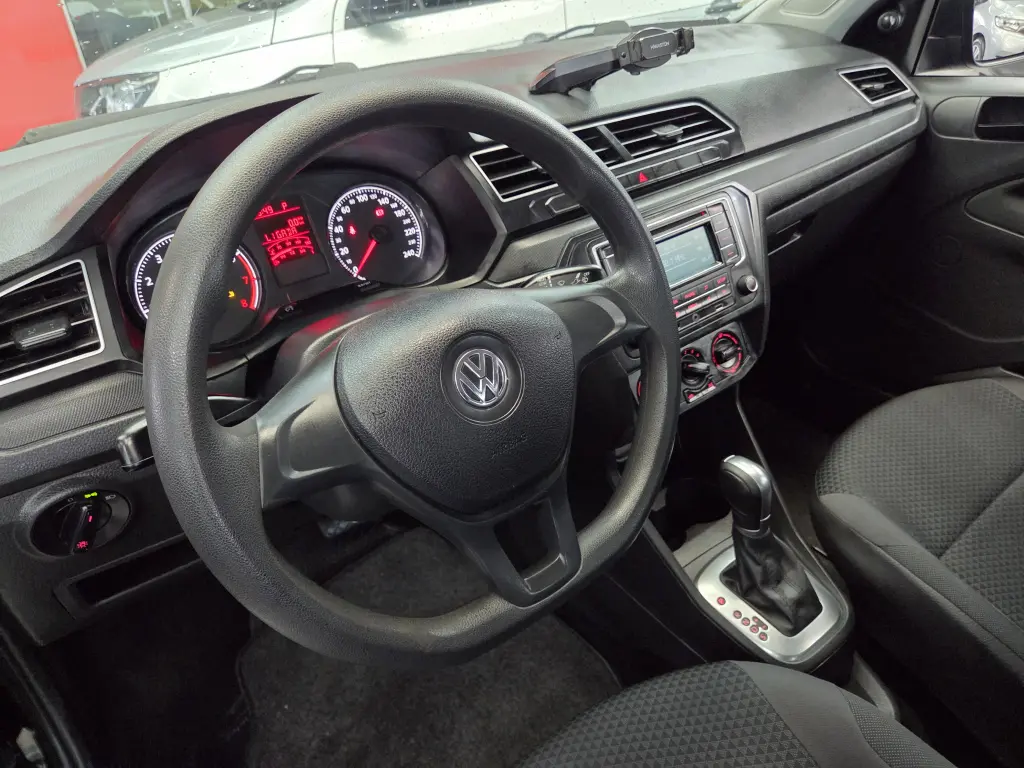 VOLKSWAGEN Voyage - Foto