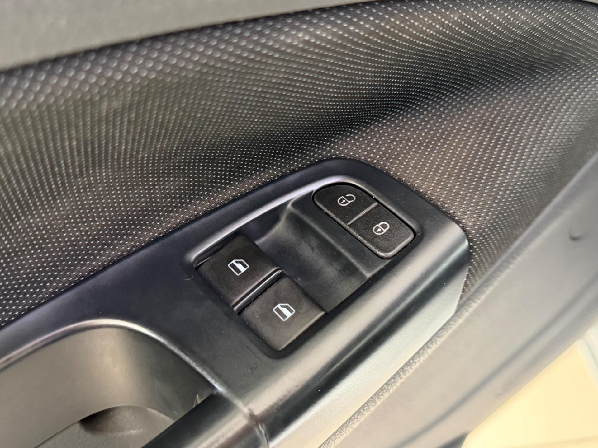 VOLKSWAGEN Voyage - Foto