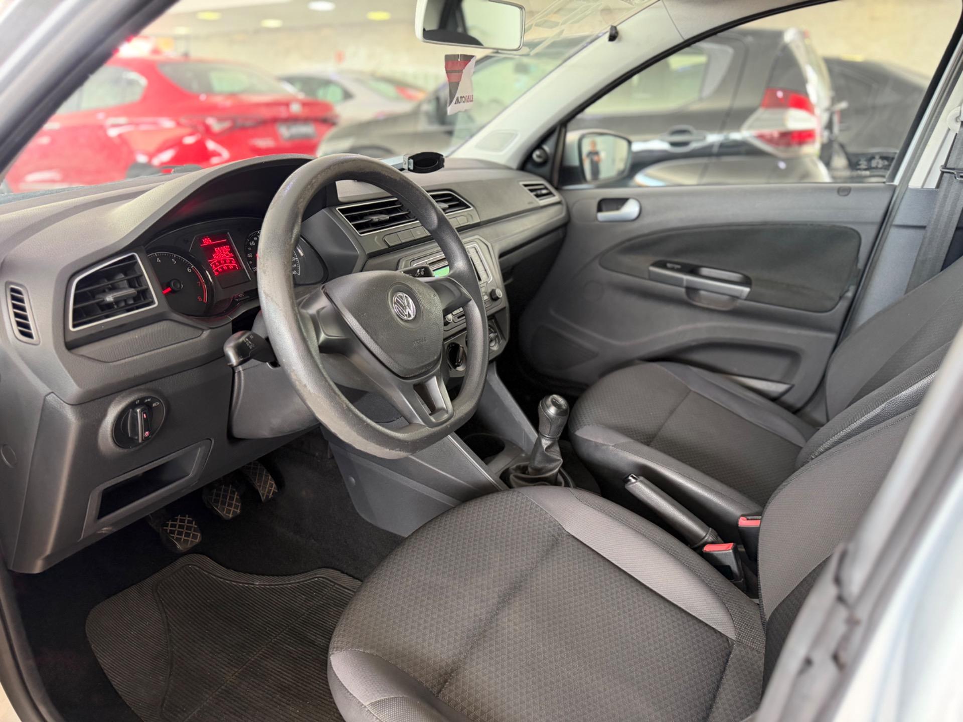 VOLKSWAGEN Voyage - Foto