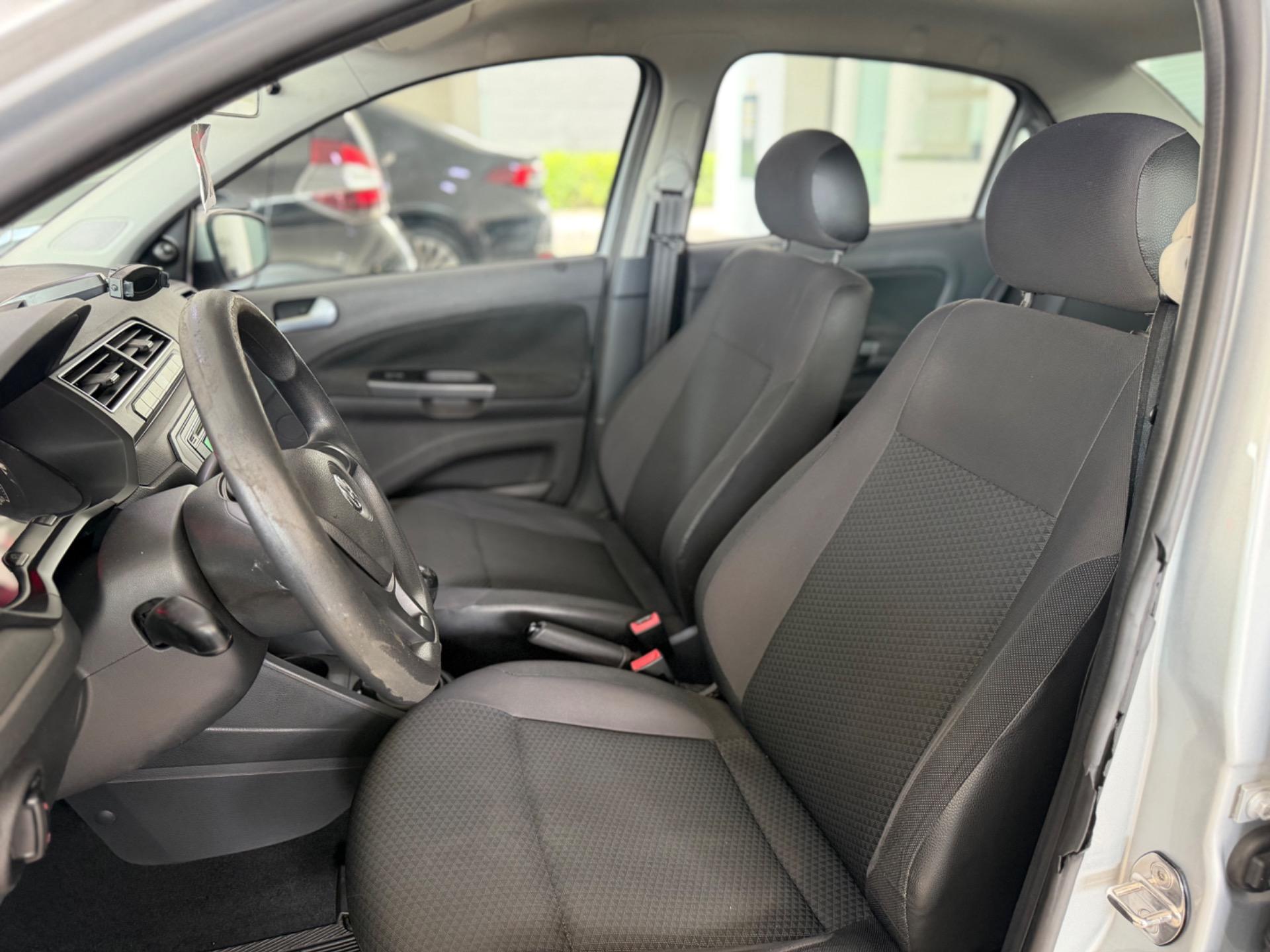 VOLKSWAGEN Voyage - Foto