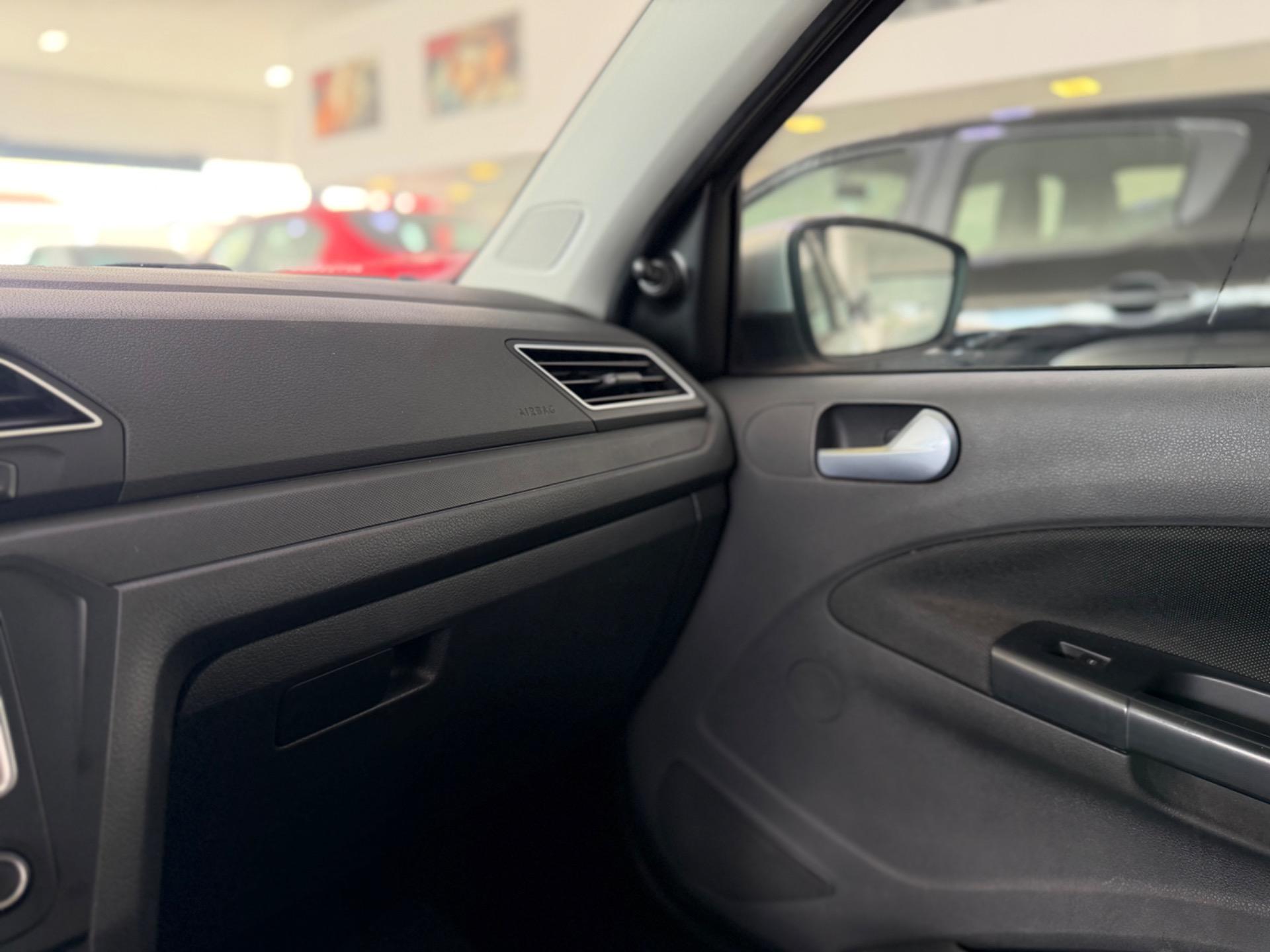 VOLKSWAGEN Voyage - Foto