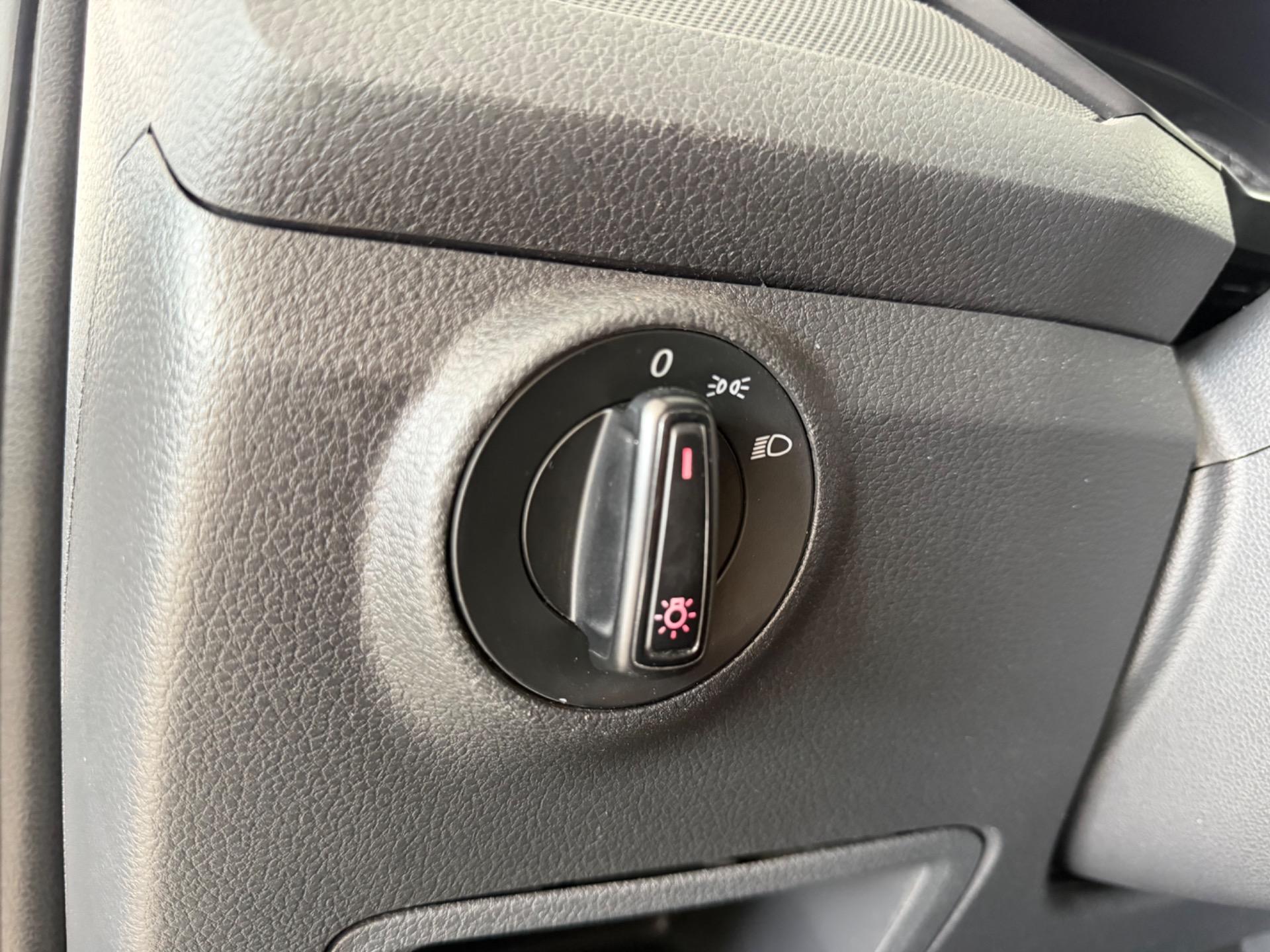 VOLKSWAGEN Voyage - Foto