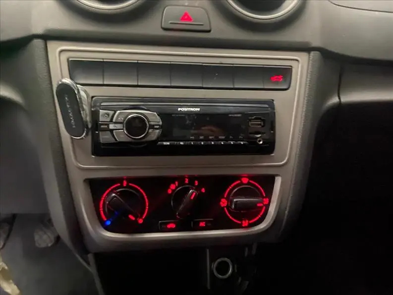 VOLKSWAGEN Voyage - Foto
