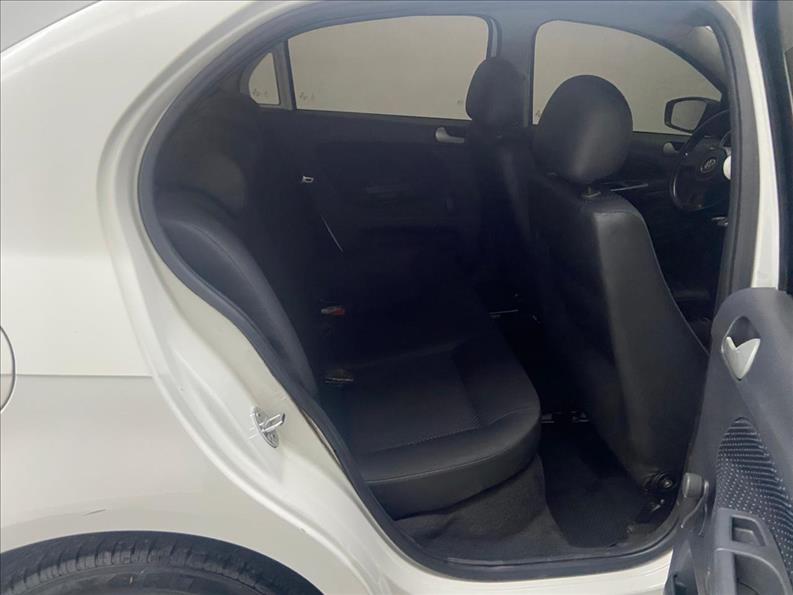 VOLKSWAGEN Voyage - Foto