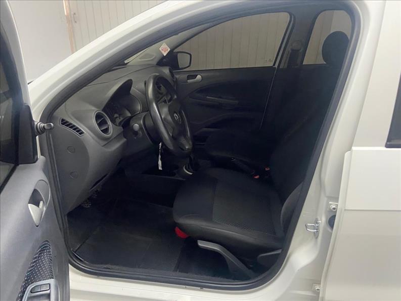 VOLKSWAGEN Voyage - Foto