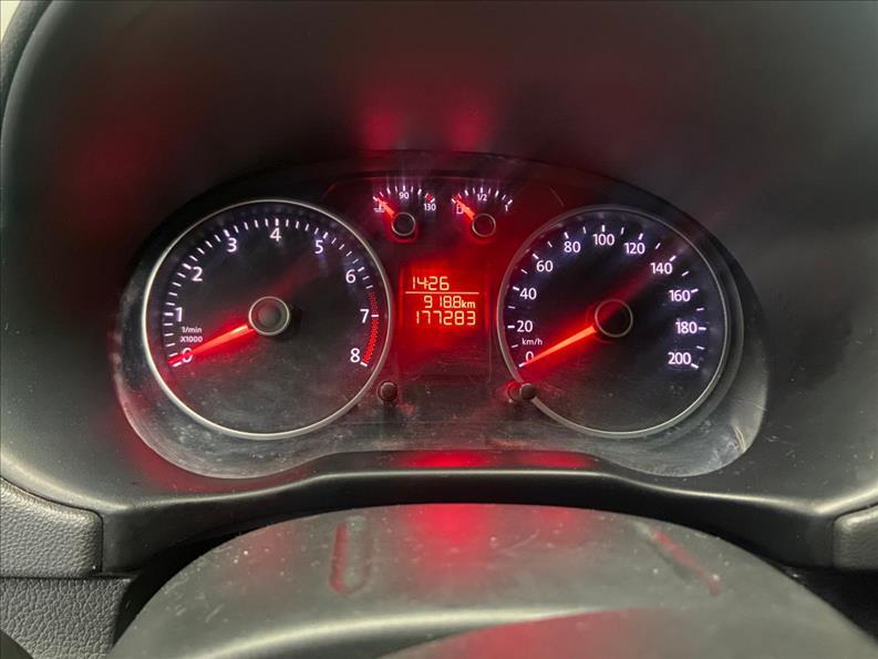 VOLKSWAGEN Voyage - Foto