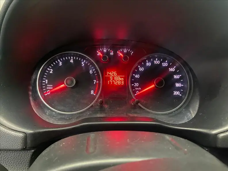 VOLKSWAGEN Voyage - Foto