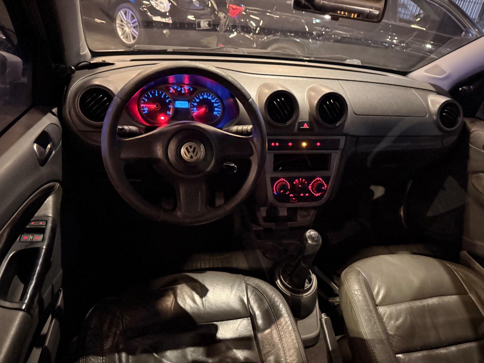 VOLKSWAGEN Voyage - Foto