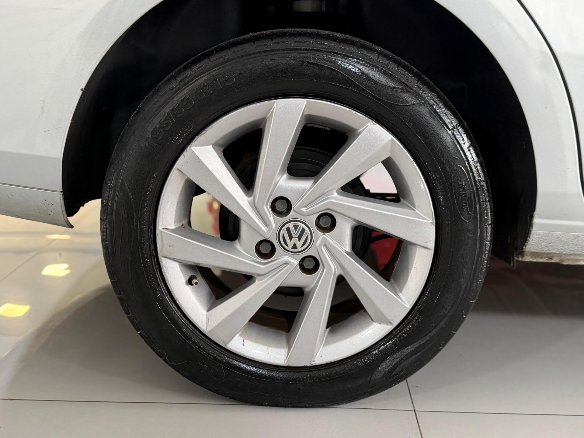 VOLKSWAGEN Voyage - Foto