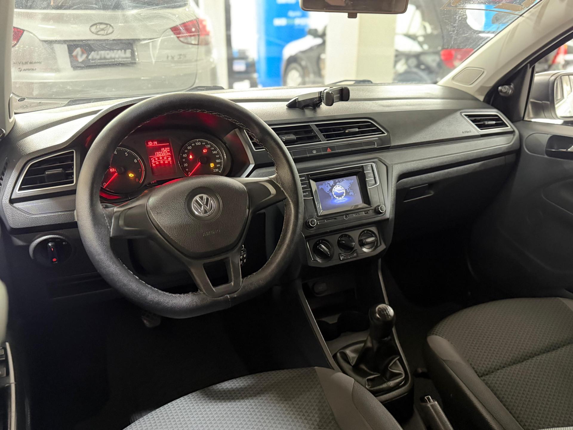 VOLKSWAGEN Voyage - Foto