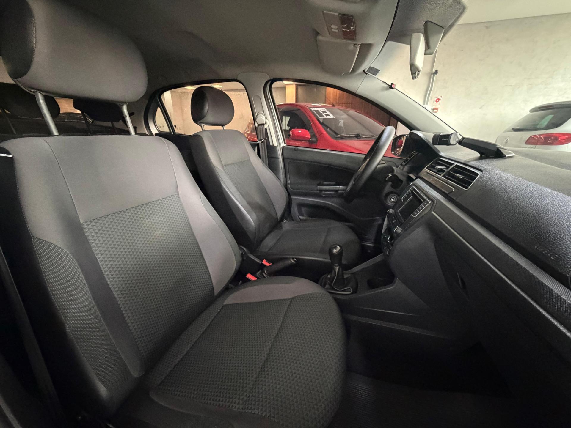 VOLKSWAGEN Voyage - Foto