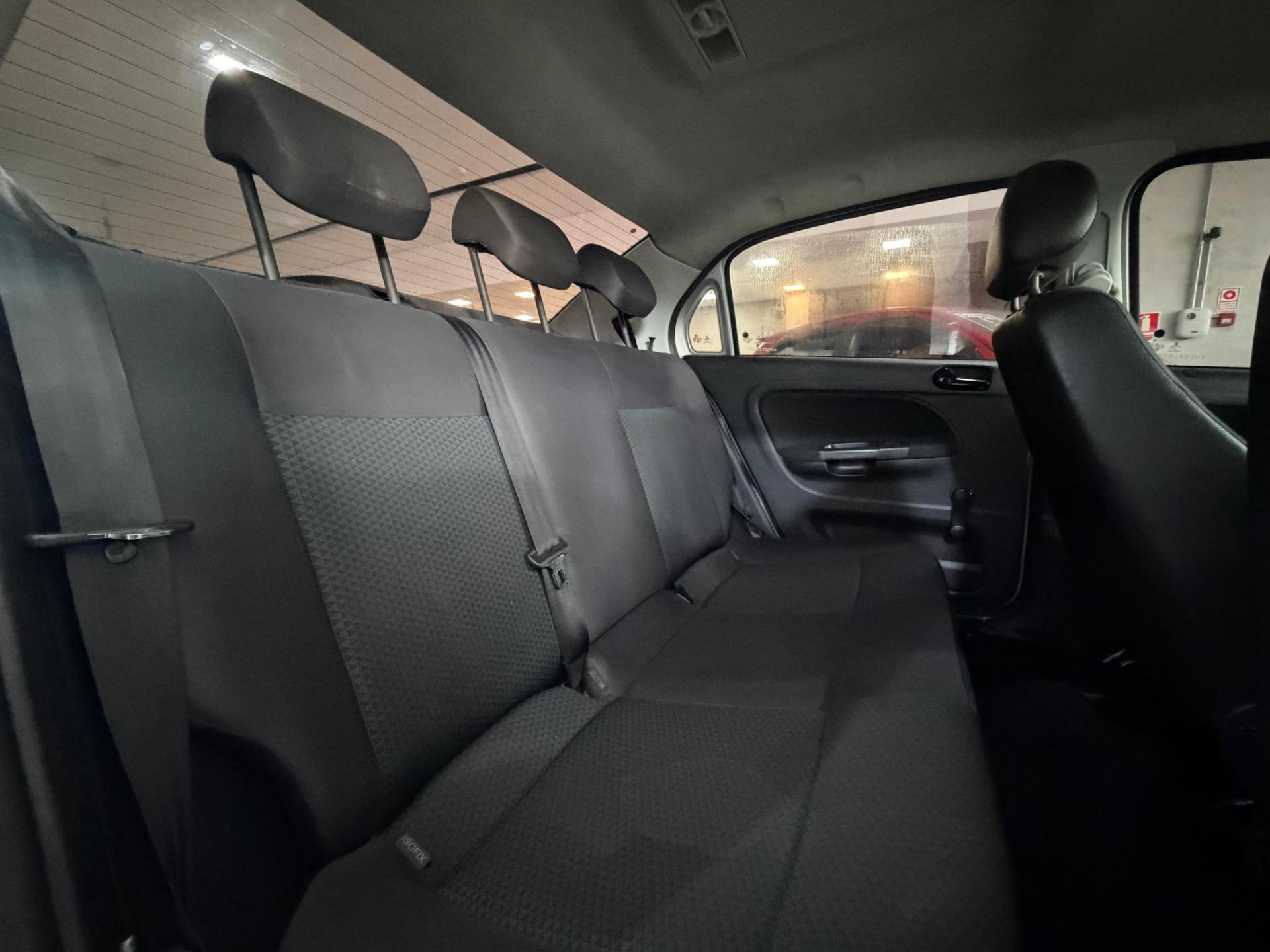 VOLKSWAGEN Voyage - Foto