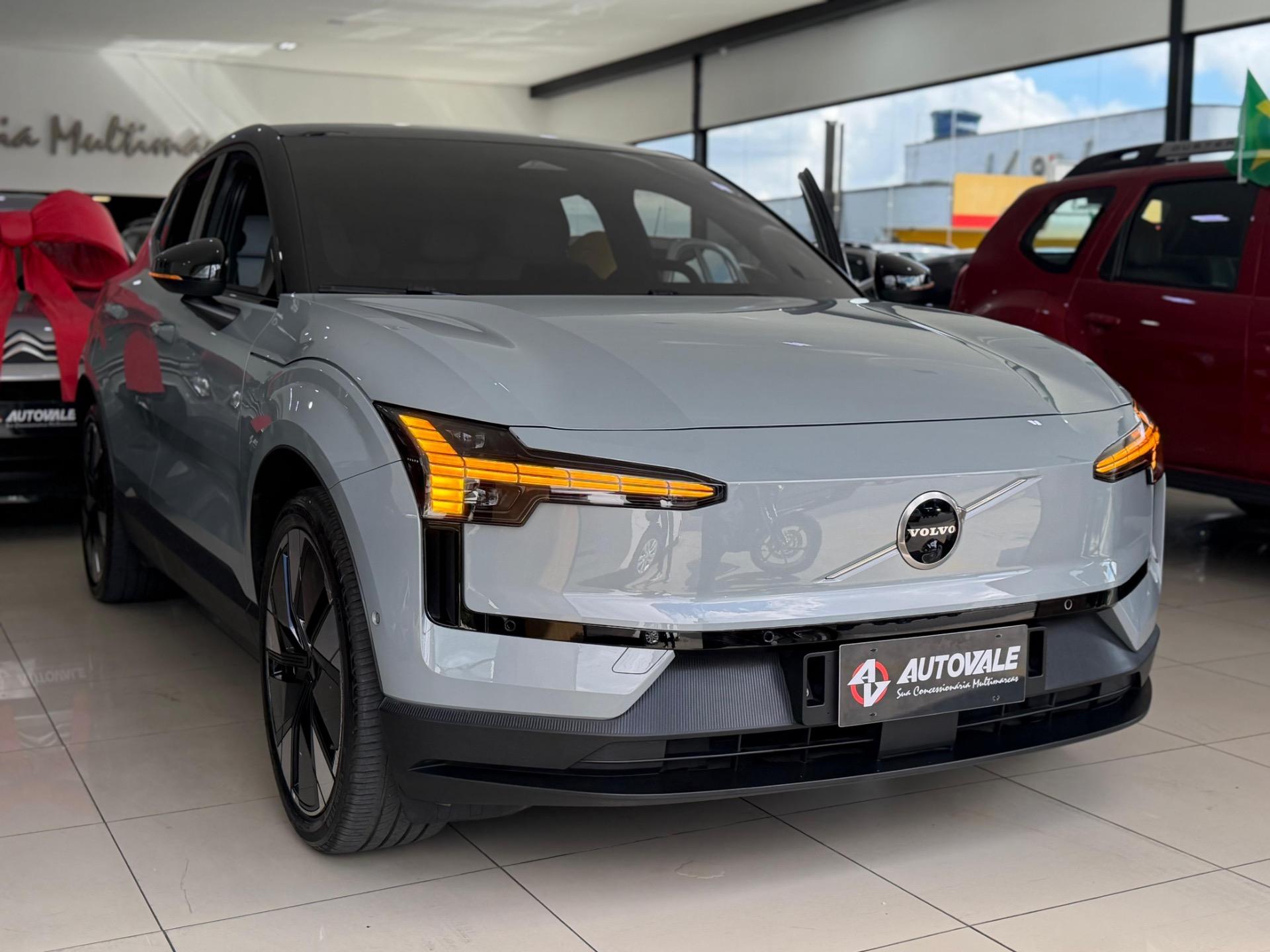 VOLVO EX30