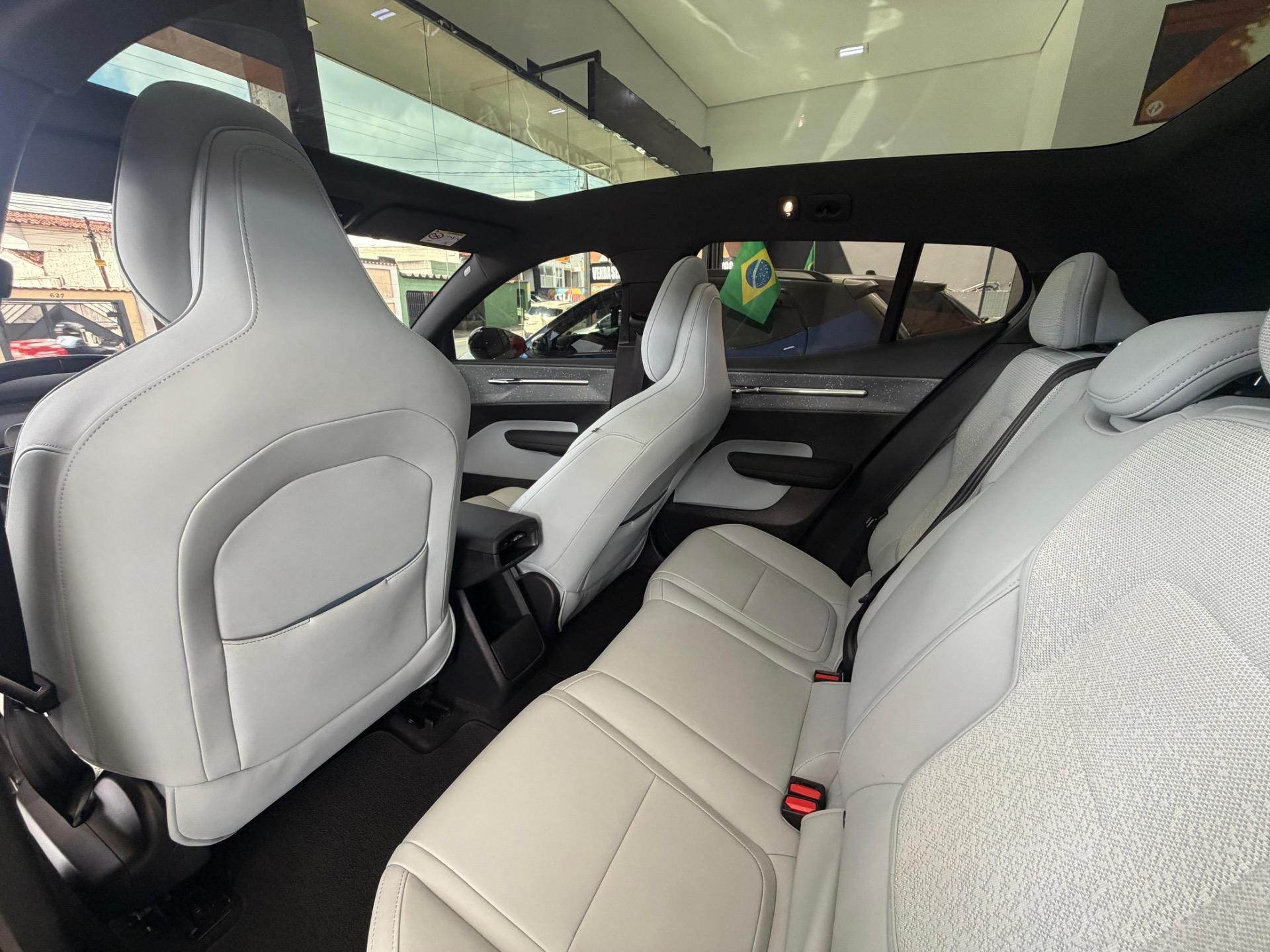 VOLVO EX30 - Foto