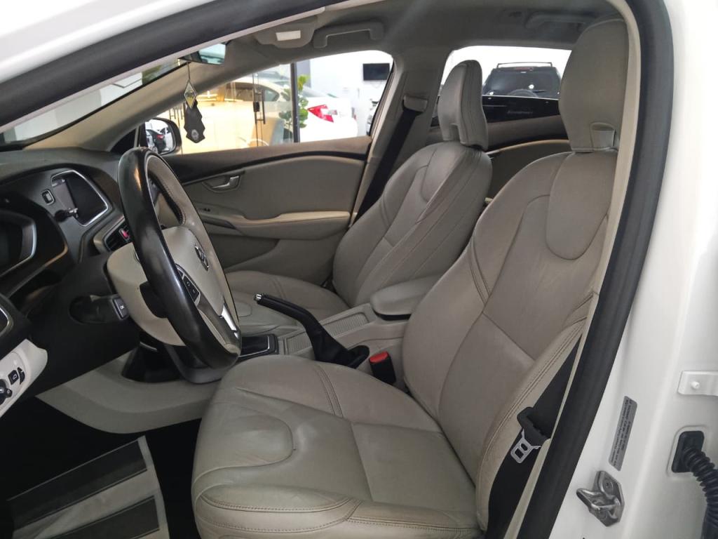 VOLVO V40 - Foto