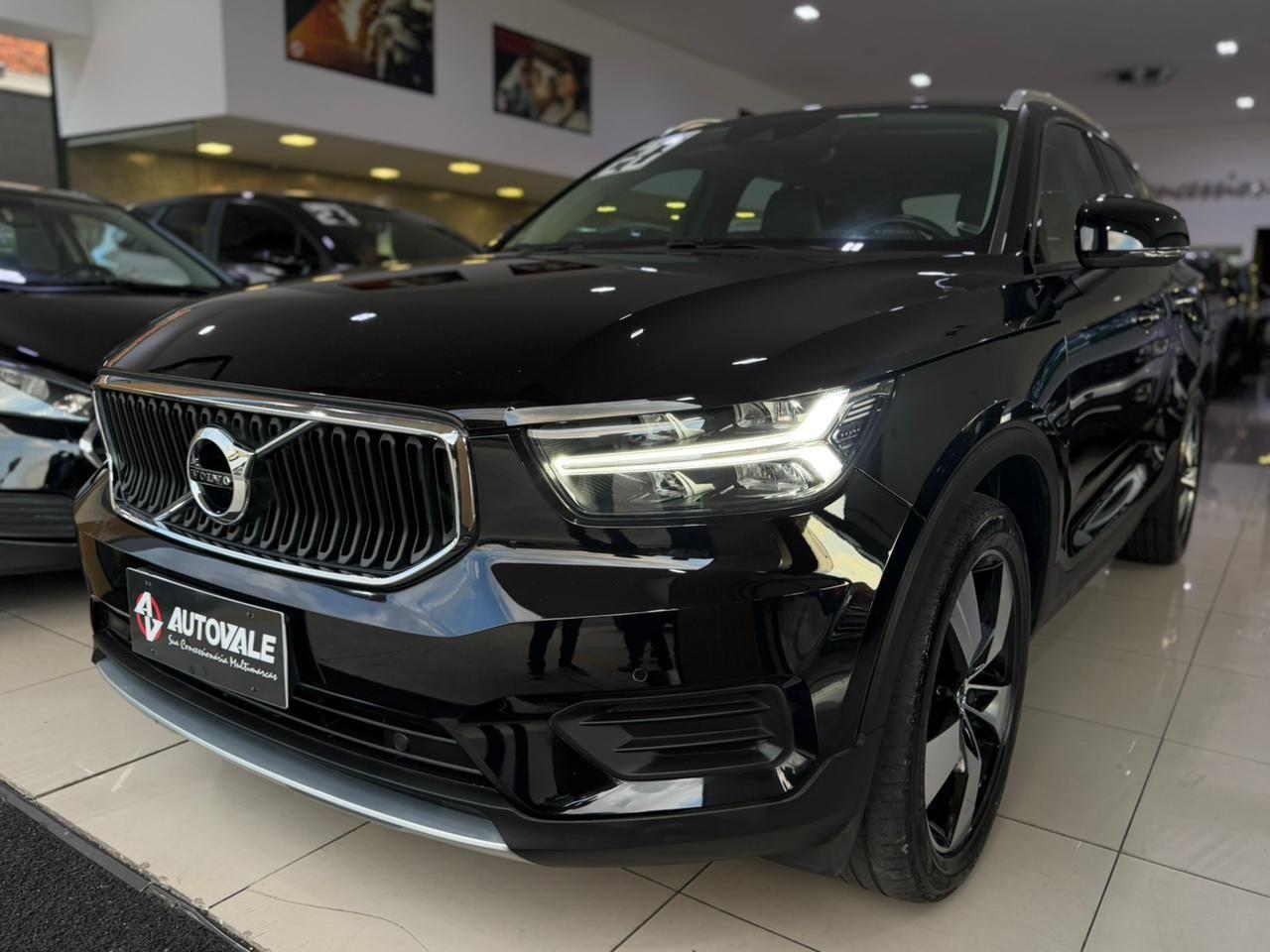 VOLVO XC40 - Foto
