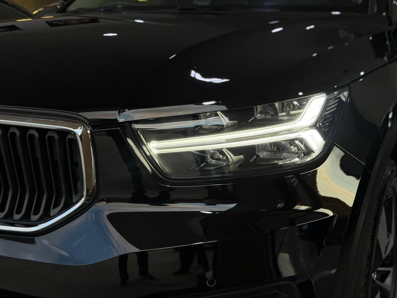VOLVO XC40 - Foto