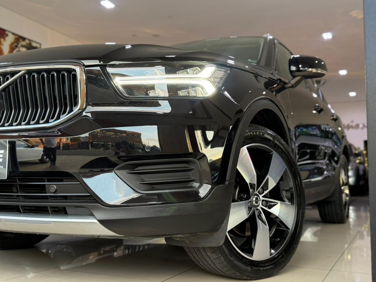 VOLVO XC40 - Foto