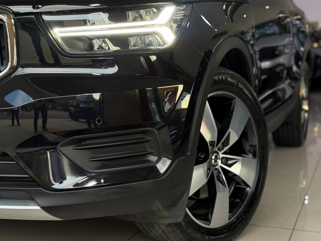 VOLVO XC40 - Foto