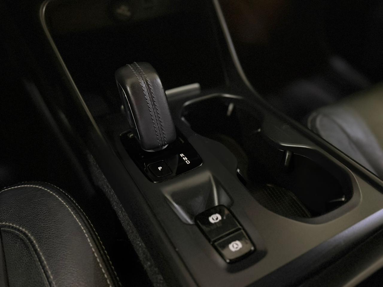 VOLVO XC40 - Foto
