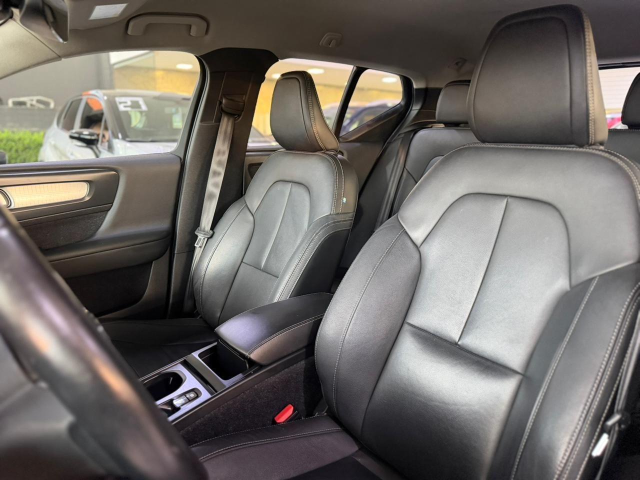 VOLVO XC40 - Foto