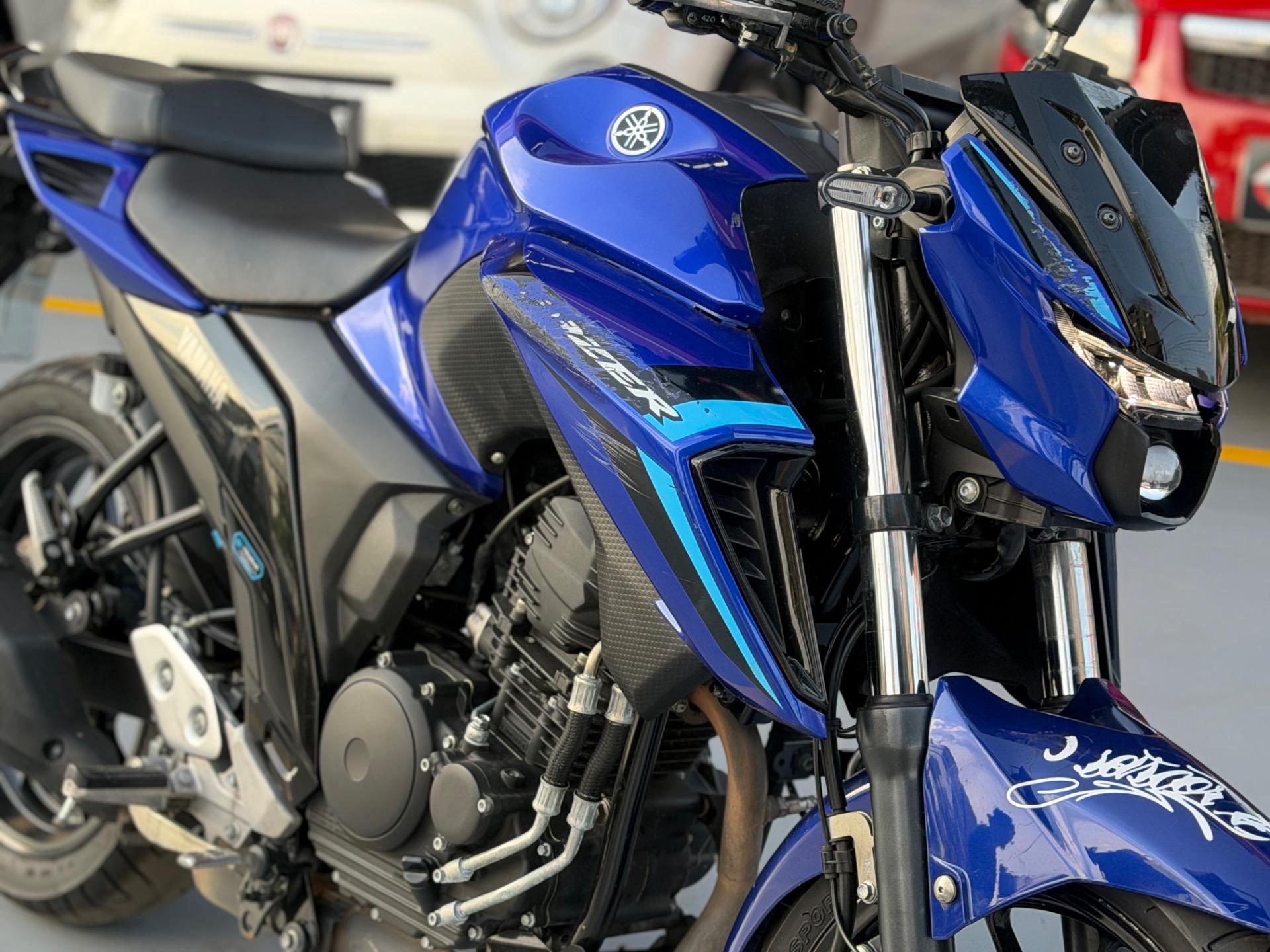 YAMAHA Fazer 600 - Foto