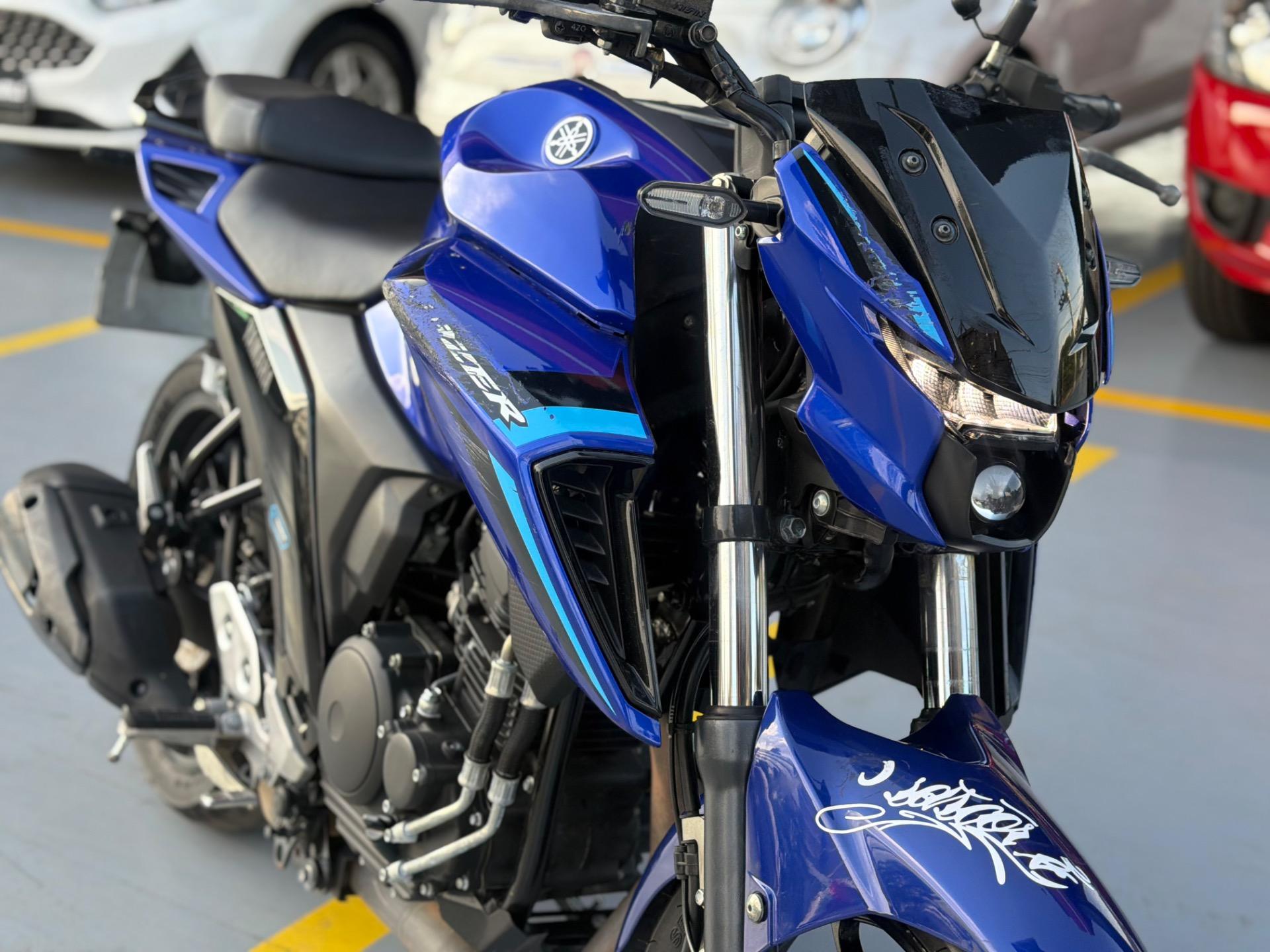 YAMAHA Fazer 600 - Foto