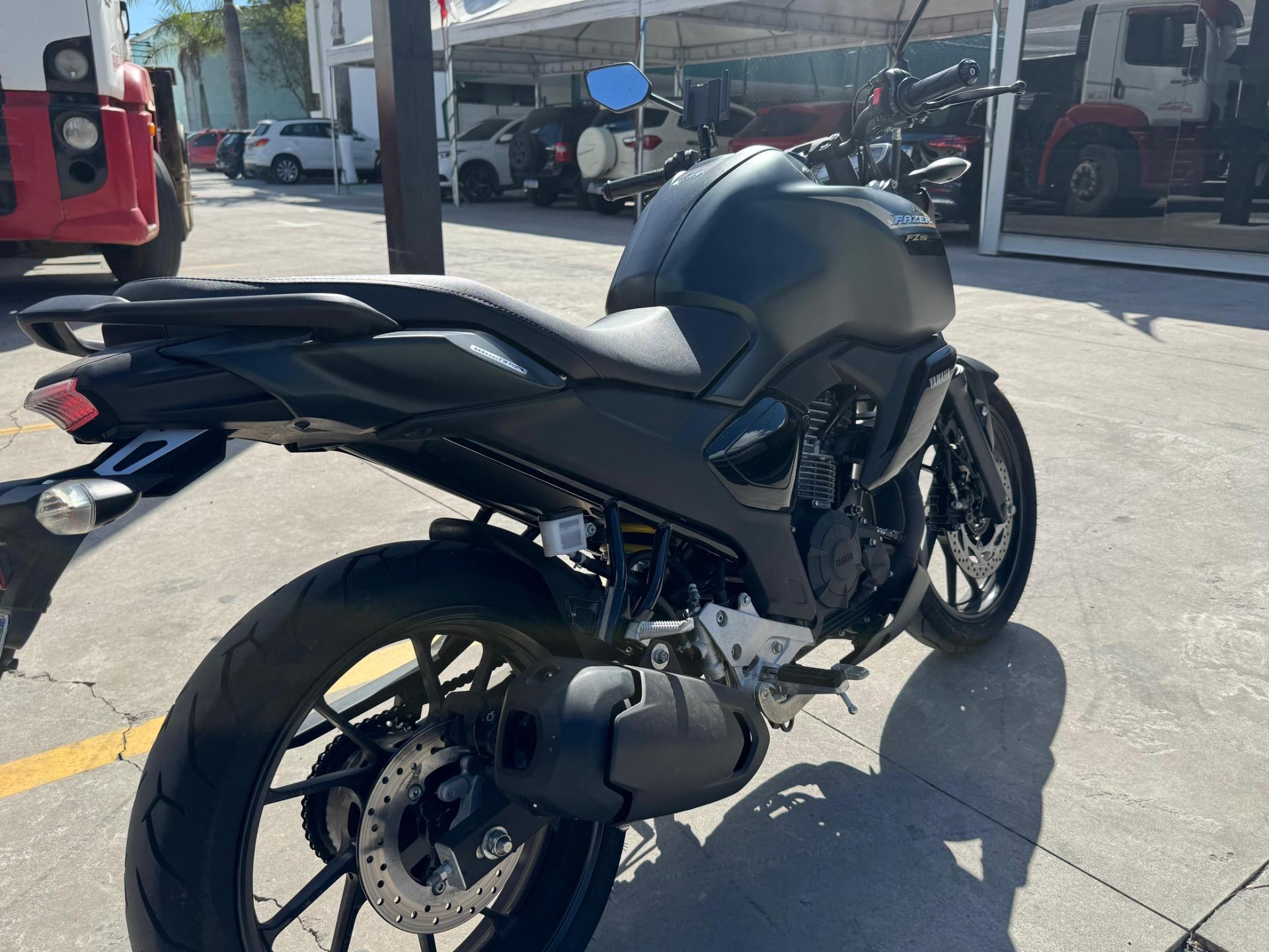 YAMAHA FZ 15 Fazer - Foto