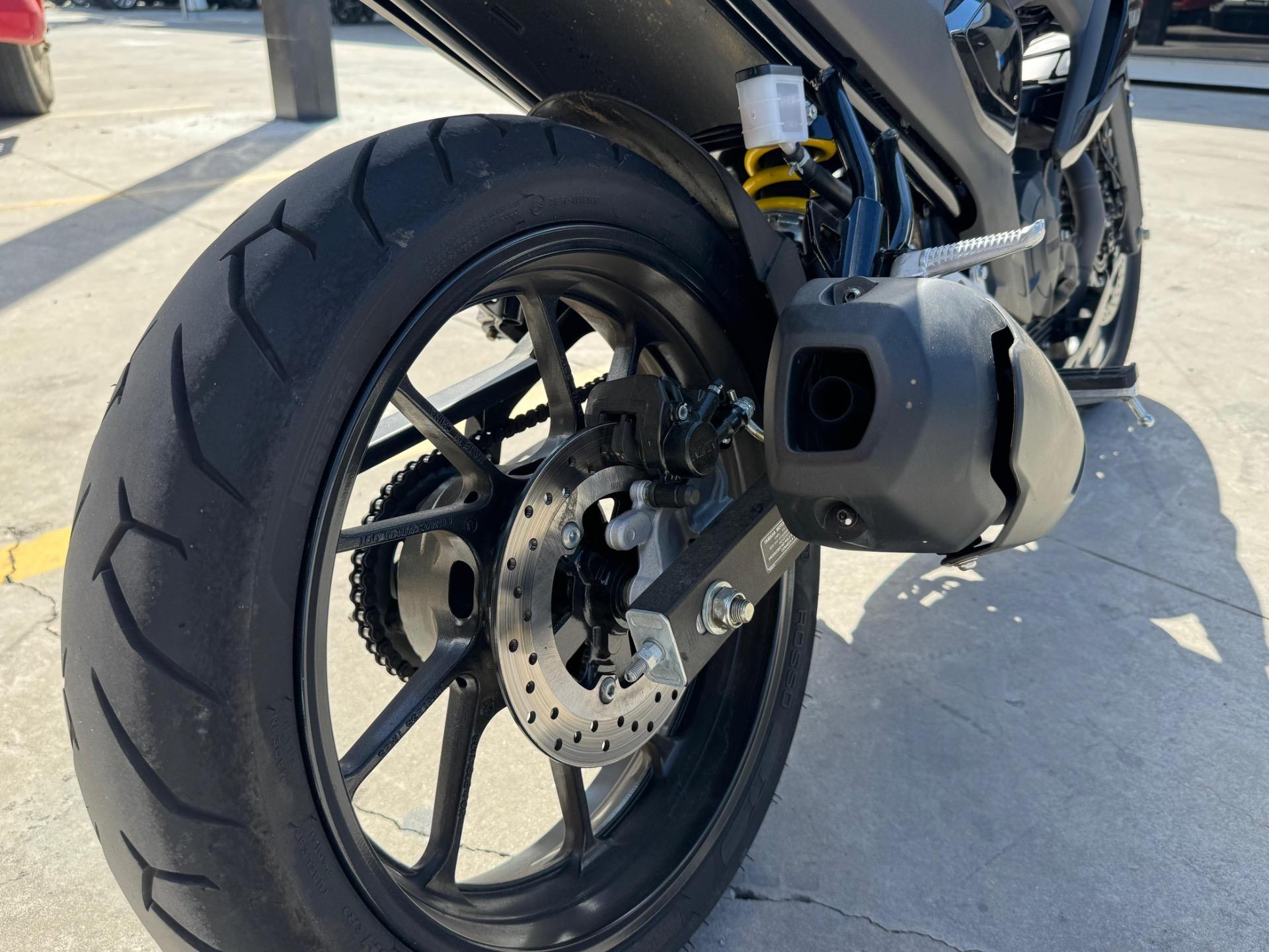 YAMAHA FZ 15 Fazer - Foto