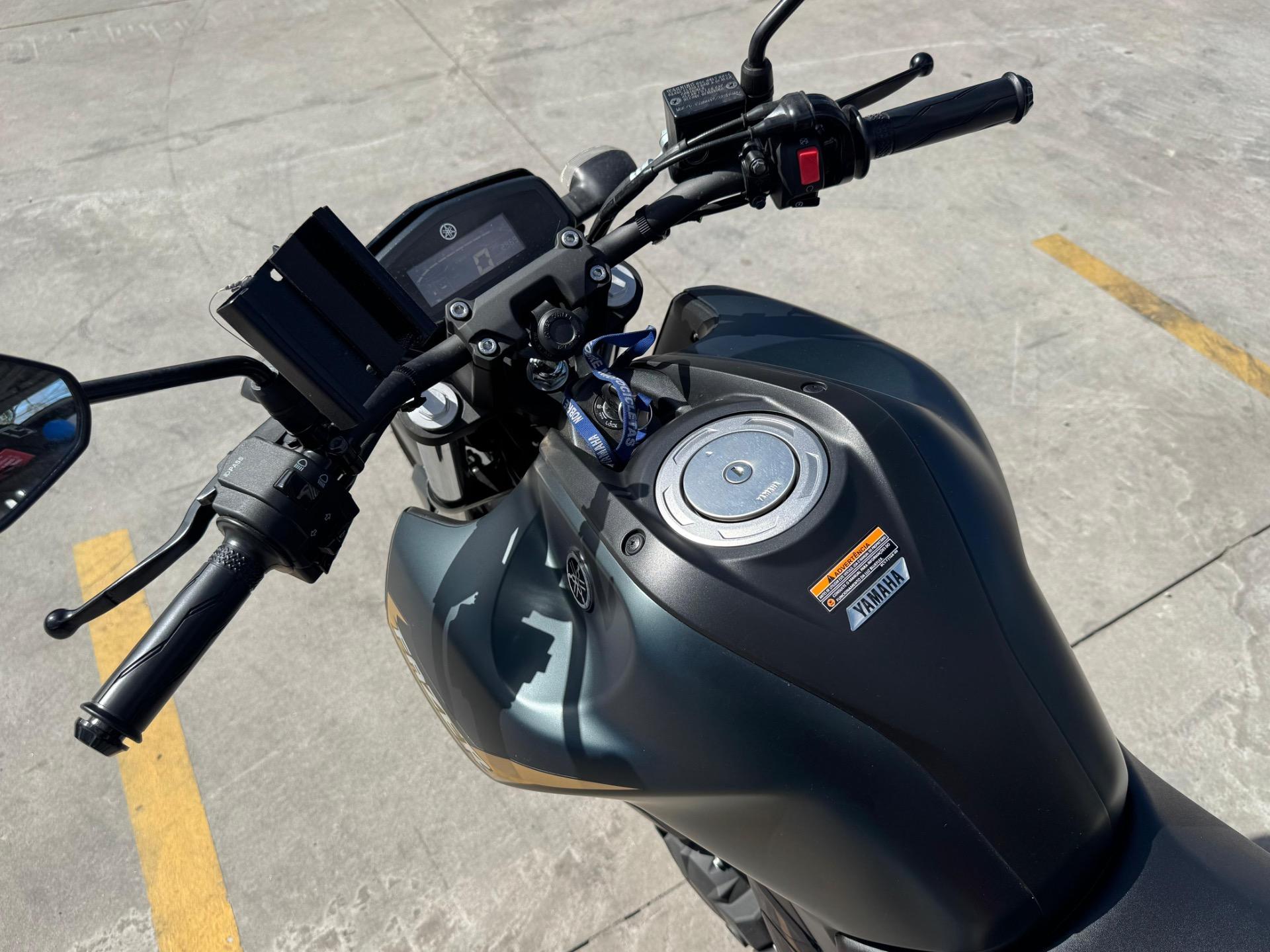 YAMAHA FZ 15 Fazer - Foto