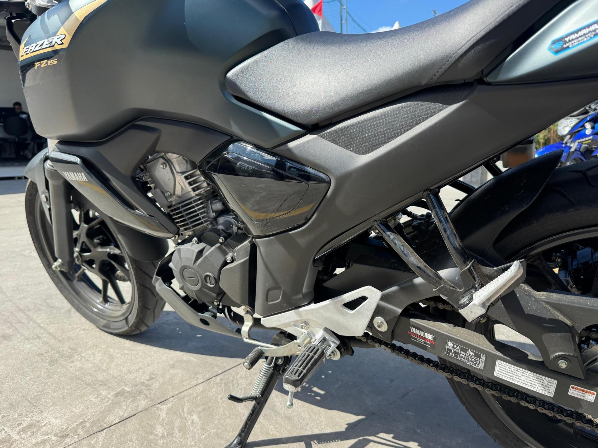 YAMAHA FZ 15 Fazer - Foto