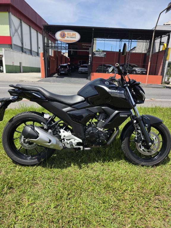 YAMAHA FZ 15 Fazer - Foto