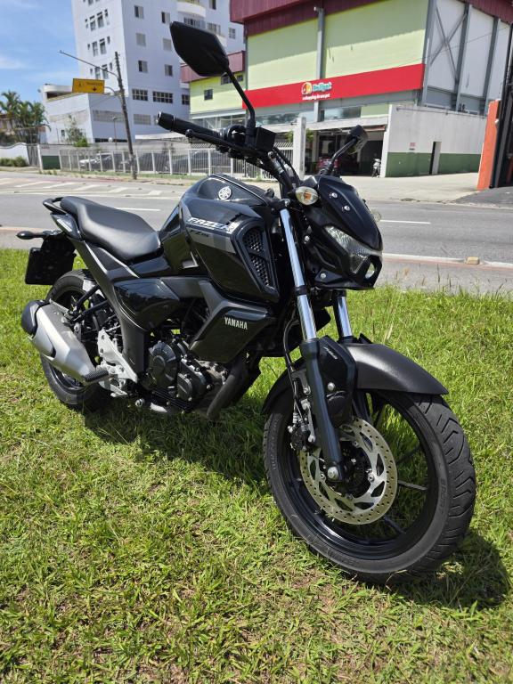 YAMAHA FZ 15 Fazer - Foto