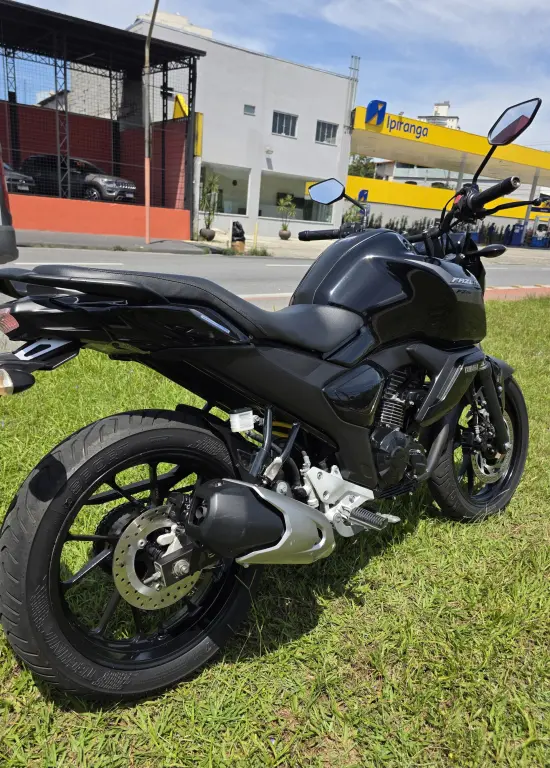 YAMAHA FZ 15 Fazer - Foto