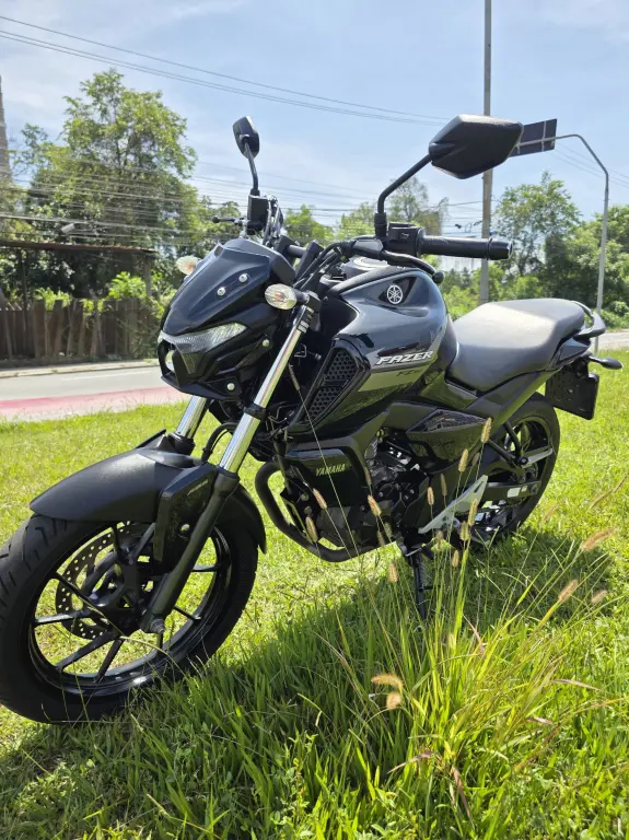 YAMAHA FZ 15 Fazer - Foto